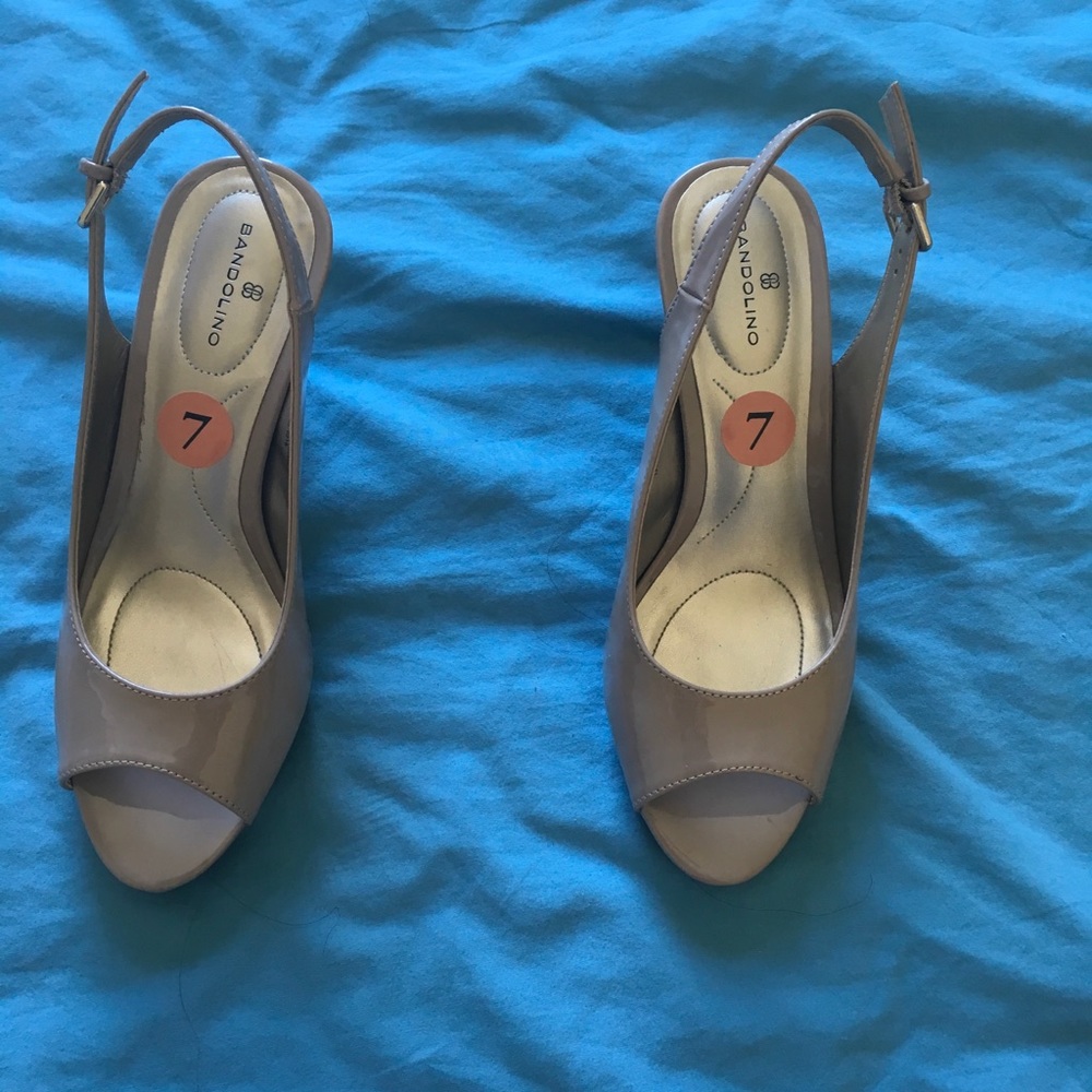 Bandolino peep toe heels